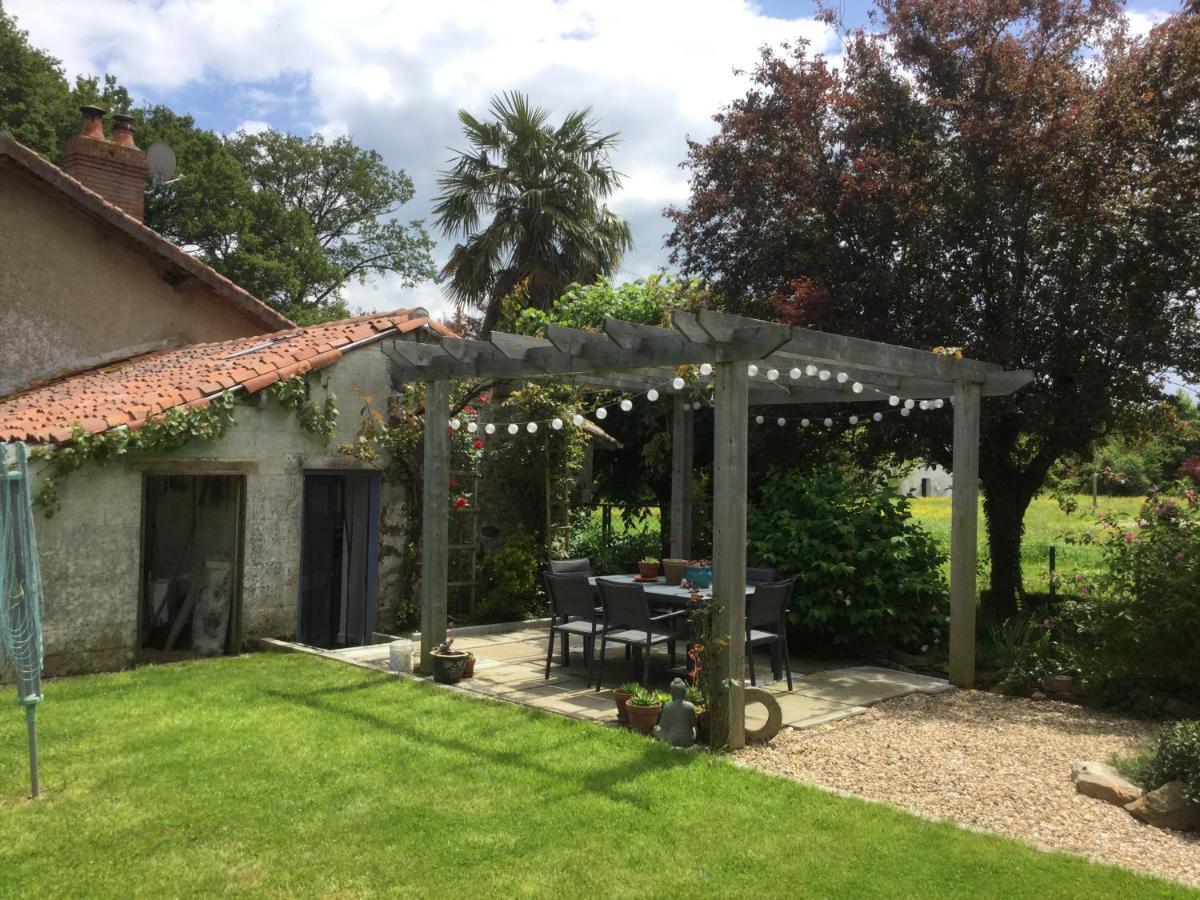 The Little House Villa Mezieres-sur-Issoire Exterior photo